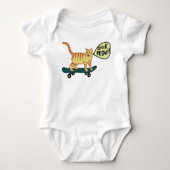 Check Meowt Punny Skateboarding Tabby Cat Romper (Voorkant)