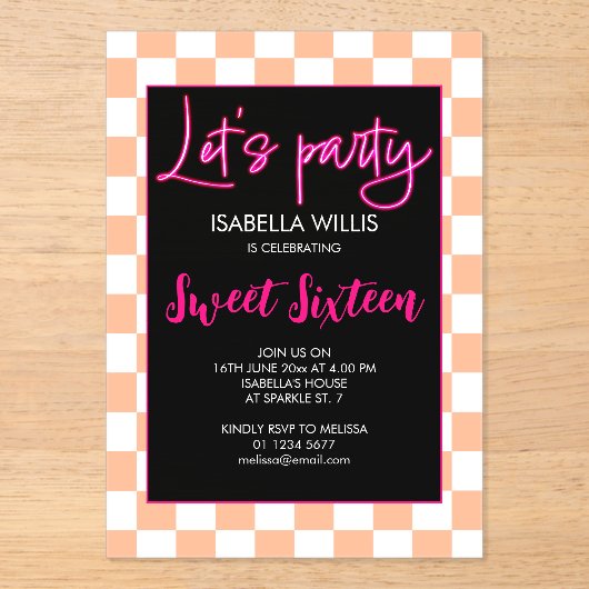Checker heet roze perzik wit Lets party Sweet 16 Acryl Uitnodigingen (Voorkant)