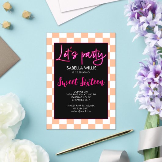 Checker heet roze perzik wit Lets party Sweet 16 Acryl Uitnodigingen (Insitu (Huwelijk))