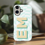Checkerboard Monogram Retro Initialen iPhone 16 Hoesje<br><div class="desc">Geef uw iPhone 16 Pro Max een uniek, persoonlijk tintje met dit opvallende hoesje met een trendy dambordpatroon. Ontworpen om uw individualiteit te weerspiegelen, wordt het hoesje geleverd met uw initialen - een voor uw voornaam en een voor uw achternaam - waardoor het echt van u is. Het gedurfde, eigentijdse...</div>