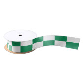 Checkered Pattern in Kelly Green and White Satijnen Lint (Spoel)