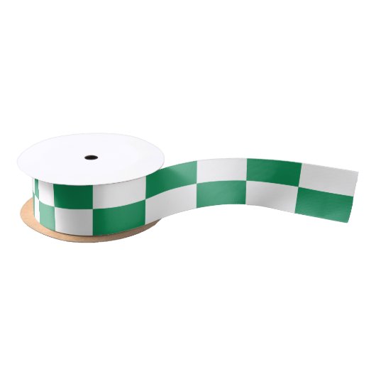 Checkered Pattern in Kelly Green and White Satijnen Lint (Spoel)