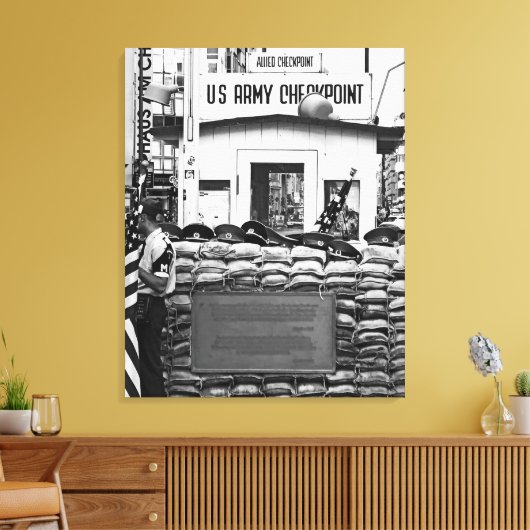 Checkpoint Charlie Berlin Canvas Afdruk (Insitu (Woonkamer))