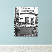 Checkpoint Charlie Berlin Canvas Afdruk (Insitu (Houten vloer))