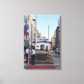Checkpoint Charlie Berlin | Kleurversie Canvas Afdruk (Voorkant)