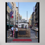 Checkpoint Charlie Berlin | Kleurversie Poster (Voorkant)