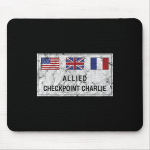 Checkpoint Charlie Cold War Berlin Wall Oost-Germa Muismat