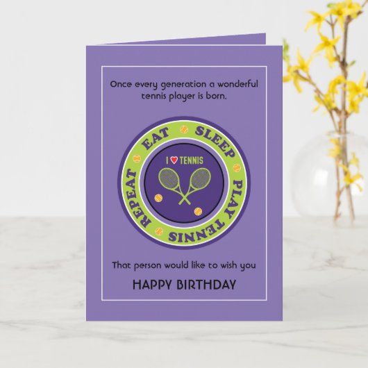 Cheeky Happy Birthday, paarse 🎾Tennisverjaardag � Kaart (Gele Bloem)