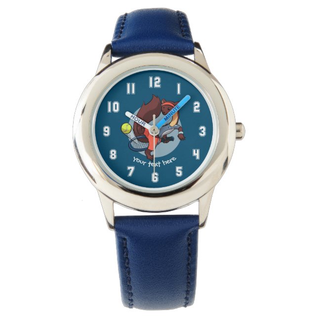Cheeky Pine Marten Tennis Trick Shot Cartoon Horloge (Voorkant)