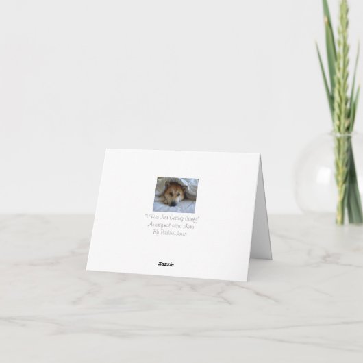 Cheeky schattig akita in bed originele hond foto b kaart (Achterkant)