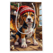 Cheerful Beagle Puppy in Stocking Cap Cozy Medium Cadeauzakje (Voorkant)