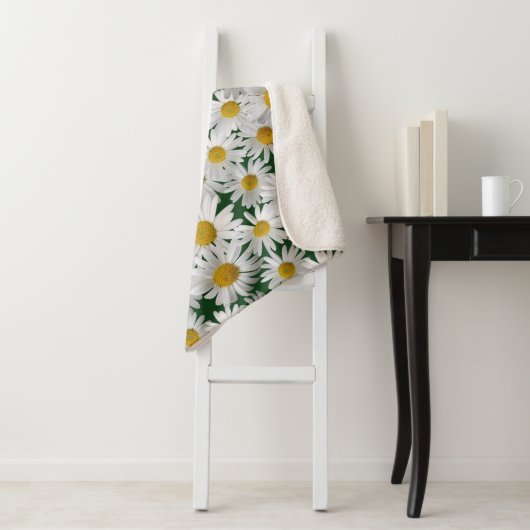 Cheerful, Bright Daisy Sherpa Deken (In situ)