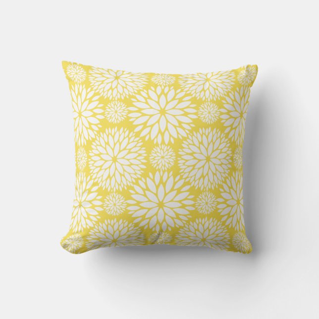 Cheerful Buttercup Yellow Floral Pattern Buitenkussen (Voorkant)