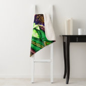 Cheerful Green Leprechaun met Shamrock Pipes Sherpa Deken (In situ)