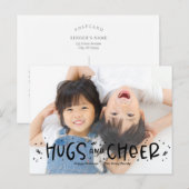 Cheerful Hug Editable Color Photo Holiday Briefkaa Feestdagenkaart (Voorkant / Achterkant)