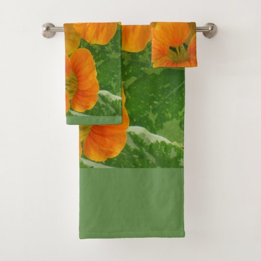 Cheerful Nasturtiums Bad Handdoek (Insitu)