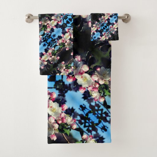 Cheerful Spring Crabapple Flower Blossom Pattern Bad Handdoek (Insitu)