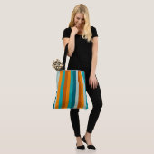 Cheerful Stripe Pattern Aqua en Oranje Tote Bag (Op model)
