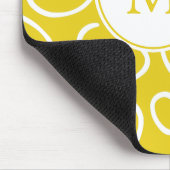 Cheerful Yellow and White Pattern met Monogram Muismat (Hoek)