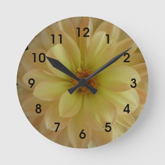 Cheerful Yellow Flower Clock Ronde Klok (Voorkant)