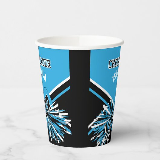 Cheerleader in blauw, zwart en wit papieren bekers (Links)