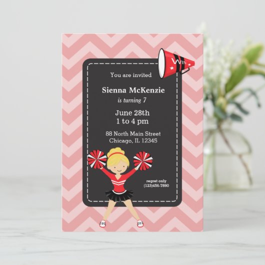 Cheerleader, kiest uw eigen kleur als achtergrond kaart (Staand voorkant)