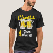 Cheers 4 jaar samen het vierde Jubileum van de bru T-shirt (Voorkant)