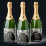 Cheers 50th Birthday Black en Gold Sparkling Wijnetiket<br><div class="desc">Maak je eigen mousserende wijnflesetiketten gepersonaliseerd met jouw naam met witte palmboomschijfjes en strengen licht op een zwarte achtergrond - VERANDER ACHTERGRONDKLEUR naar alles. Alle tekst,  lettertypen en lettertypekleuren kunnen worden gewijzigd. Zie overeenkomende objecten in onze winkel.</div>