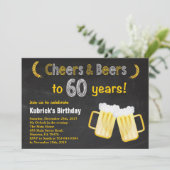 Cheers and Beers 60th Birthday Invitation Kaart (Staand voorkant)