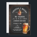 Cheers and Beers 70th Birthday Party Invitation Kaart<br><div class="desc">Kaas en bier Birthday Invitations. Eenvoudig aan te passen. Alle tekst kan worden aangepast en kan eenvoudig worden gewijzigd voor uw eigen wensen. Chalkbord- en plattelandachtergrondelementen. Fun Chalkboard zwaait en bloeit. Waterverf bier mok. Uitnodigingen voor hem. Band of achtertuin BBQ verjaardagsontwerp. Om het even welke leeftijd, verander enkel de tekst....</div>