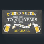 Cheers and Beers Happy 70th Birthday Banner<br><div class="desc">Cheers and Beers Happy 70th Birthday Banner. Voor verdere aanpassing,  te klikken gelieve de knoop "van de Aanpassing het"en ons ontwerphulpmiddel te gebruiken om deze sjabloon te wijzigen.</div>