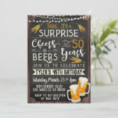 Cheers & Beers 50th Birthday Uitnodiging (Staand voorkant)