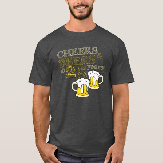 CHEERS & BEERS tot 25 JAAR BIRTHDAY T-shirt (Voorkant)
