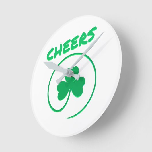 Cheers Clover Shamrock Green en White Elegant Ronde Klok (Hoek)