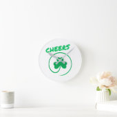 Cheers Clover Shamrock Green en White Elegant Ronde Klok (Huis)