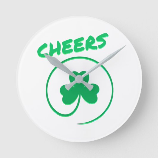 Cheers Clover Shamrock Green en White Elegant Ronde Klok (Voorkant)