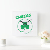 Cheers Clover Shamrock Green en White Elegant Vierkante Klok (Huis)