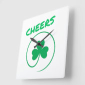 Cheers Clover Shamrock Green en White Elegant Vierkante Klok (Hoek)