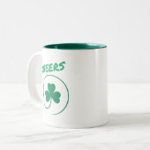 Cheers Clover Shamrock Irish Green St Patricks Day Tweekleurige Koffiemok (Voorkant links)