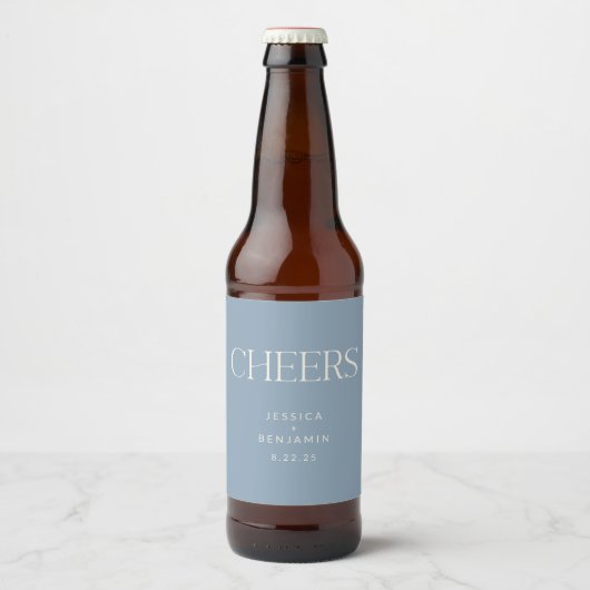 Cheers Elegant Dusty Blue Typography Wedding Bier Etiket (Voorkant)