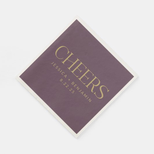 Cheers Elegant Eggplant Gold Typography Wedding Servet (Hoek)