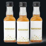 Cheers | Fun Christmas White & Gold Mini Likeurfles Etiket<br><div class="desc">Simple Christmas White & Gold Mini Alcohol Liquor Bottle Label met "Cheers" tekst in leuke maar elegante typografie stijl en sprankelende sterren. Pas aan met de naam van de afzender. Mix en match met ander design in deze serie.</div>