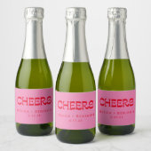 Cheers Groovy Pink Red Typography Names Wedding Sparkling Wijnetiket (Flessen)