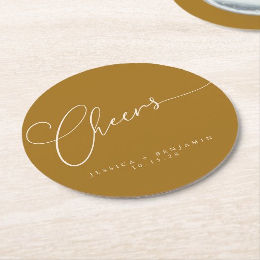 Cheers Minimal Mustard Gold Script Custom Wedding Ronde Kartonnen Onderzetter (Gebogen)