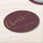 Cheers minimalistisch Bourgogne en goudhuwelijk Ronde Kartonnen Onderzetter<br><div class="desc">Gepersonaliseerde Cheers Minimalistisch Onderzetter voor Bourgogne en Gold Wedding Paper</div>
