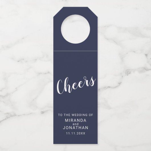 'Cheers' Modern Script Navy Blue Wedding Flessenhanger (Voorkant)