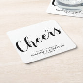 'Cheers' Modern Script Zwart-wit bruiloft Kartonnen Onderzetters (Schuin)