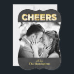 Cheers op de Chalkboard Holiday-fotokaart Feestdagenkaart<br><div class="desc">Je favoriete foto is voorzien van "Cheers",  geschreven op een achtergrond van een krijtbord,  in  markttentverlichting,  een van de nieuwste trends in partijontwerp en decor.</div>