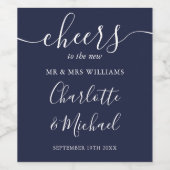 Cheers op Mr en Mrs Script Navy Blue Wedding Wijn Etiket (Enkel label)