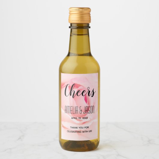 Cheers | Roze Bloeiende Roos Bloemen Bruiloft Mini Wijn Etiket (Voorkant)